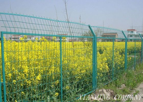 Chine Maille en acier enduite de ferme de PVC clôturant pour l'usine de alimentation écologique fournisseur