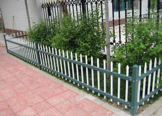 Chine La barrière enduite de jardin en métal de poudre lambrisse décoratif avec la longueur de 0.3-6m fournisseur