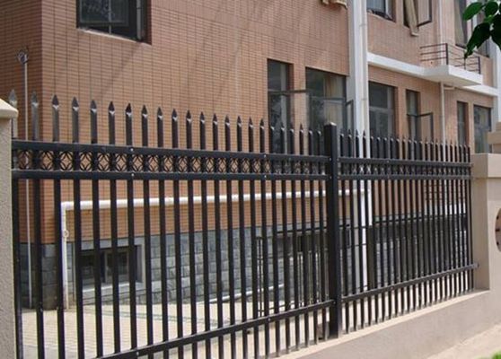 Chine Barrière en acier de zinc en métal pour la protection de Countyard d'intimité, panneaux de barrière d'école fournisseur