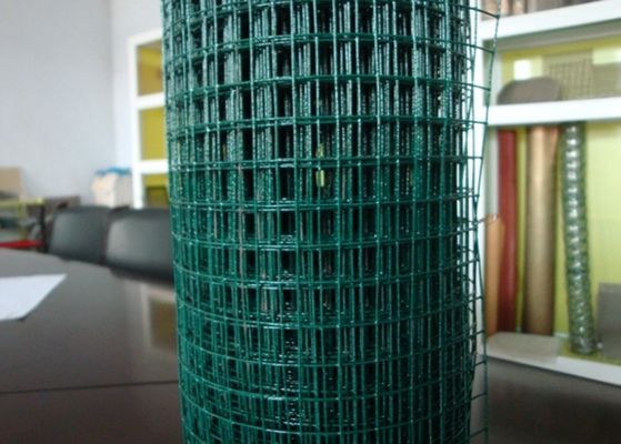 Chine Le PVC a enduit la maille en acier clôturant des panneaux vert-foncé pour la taille animale de la cage 50X150 fournisseur