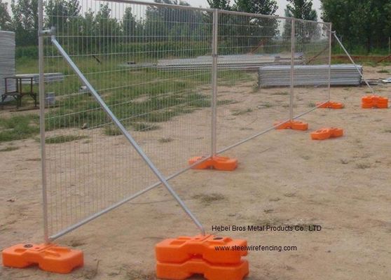 Chine Les panneaux en acier galvanisés plongés chauds de barrière, Metal la barrière provisoire de barrière mobile fournisseur